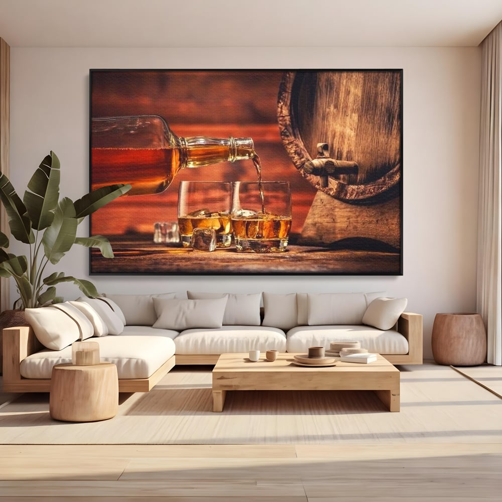 Tablou canvas cu tablou canvas cu whisky si butoi lemn, in rama de aluminiu negru, pe perete intr-un living